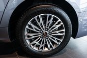 Hongqi H5 Deluxe 2.0T DSG
