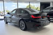 BMW Seria 3 318i Advantage aut