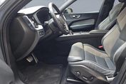 Volvo XC60 B5 B AWD Plus Dark