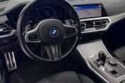 BMW Seria 3 330e xDrive M Sport sport-aut