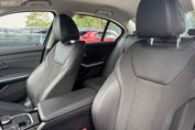 BMW Seria 3 318i Advantage