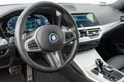 BMW Seria 3 330e xDrive M Sport sport-aut