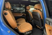 BMW X7 M50i