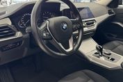 BMW Seria 3 318i Advantage aut