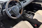 Lexus ES 300h Omotenashi