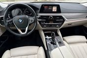 BMW Seria 5 530i xDrive Luxury Line aut