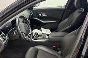 BMW Seria 3 320i Advantage aut