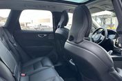 Volvo XC60 B5 B AWD Ultra Dark