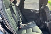 Volvo XC60 B5 B AWD Ultra Dark