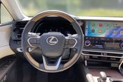 Lexus RX 450h+ Omotenashi