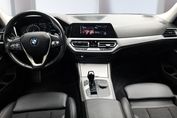 BMW Seria 3 320i Advantage aut