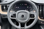 Volvo XC60 B5 AWD Ultra Dark