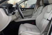 Volvo XC60 B5 B AWD Plus Dark