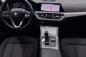 BMW Seria 3 318i Advantage aut