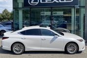 Lexus ES 300h Omotenashi