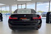 BMW Seria 3 318i Advantage aut