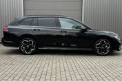 Volkswagen Golf 1.5 eTSI OPF R-Line DSG
