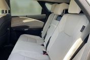 Lexus RX 450h+ Omotenashi