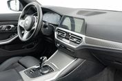 BMW Seria 3 330e xDrive M Sport sport-aut