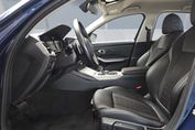 BMW Seria 3 320i Advantage aut