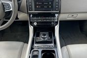 Jaguar XE 2.0 D Prestige aut