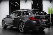 BMW Seria 5 520e sport-aut