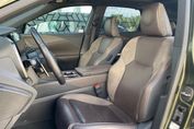 Lexus RX 450h+ Omotenashi