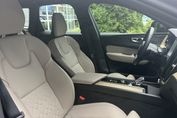 Volvo XC60 B5 B AWD Plus Dark