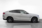 BMW X6 M50i