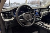 Volvo XC60 B5 B AWD Plus Dark