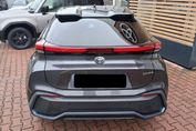 Toyota C-HR Style 2.0 Hybrid Dynamic Force Plug-in
