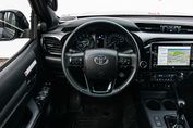 Toyota HiLux Double Cab Invincible 4x4  AT