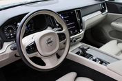 Volvo V60 Cross Country D4 Momentum Pro