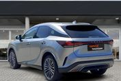 Lexus RX 450h+ Omotenashi