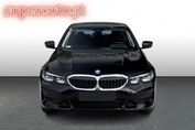 BMW Seria 3 318i Advantage