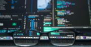 Znany portal dla programistów sprzedany za prawie 2 miliardy dolarów
