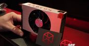 Radeon RX Vega Nano pozuje do zdjęć