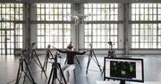 Kontrolowanie drona za pomocą ciała