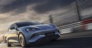 Tesla vs chiński BYD. Kto robi lepsze baterie?
