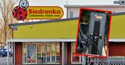 Odważna decyzja Biedronki. Pod sklepami staną ładowarki do aut