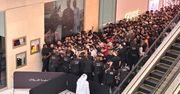 Dantejskie sceny na premierze iPhone 15. Musiała interweniować policja
