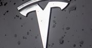 Tesla na Autopilocie wybiła kobiecie zęby. Producent nie ponosi winy