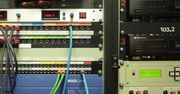 Nowoczesny sprzęt we współczesnej rozgłośni radiowej