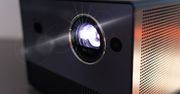 Wideorecenzja projektora laserowego Hisense C1 – dla koneserów kina potrzebujących mobilności