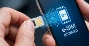 Jak korzystać z eSIM? Czy korzystanie z elektronicznej karty SIM jest trudne?
