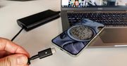Czy telefon można podłączyć do ładowarki od laptopa? Poradnik