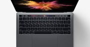 DOOM uruchomiony na panelu Touch Bar z MacBooka