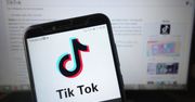 Fake newsy to współczesna hydra. TikTok chce uciąć jej łeb