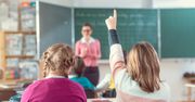 Skoro za uczniów wypracowania pisze AI, to może pora by zastąpiła też nauczycieli?