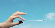 Lepiej późno niż wcale. Do Polski dotarł ciekawy smartfon ze średniej półki